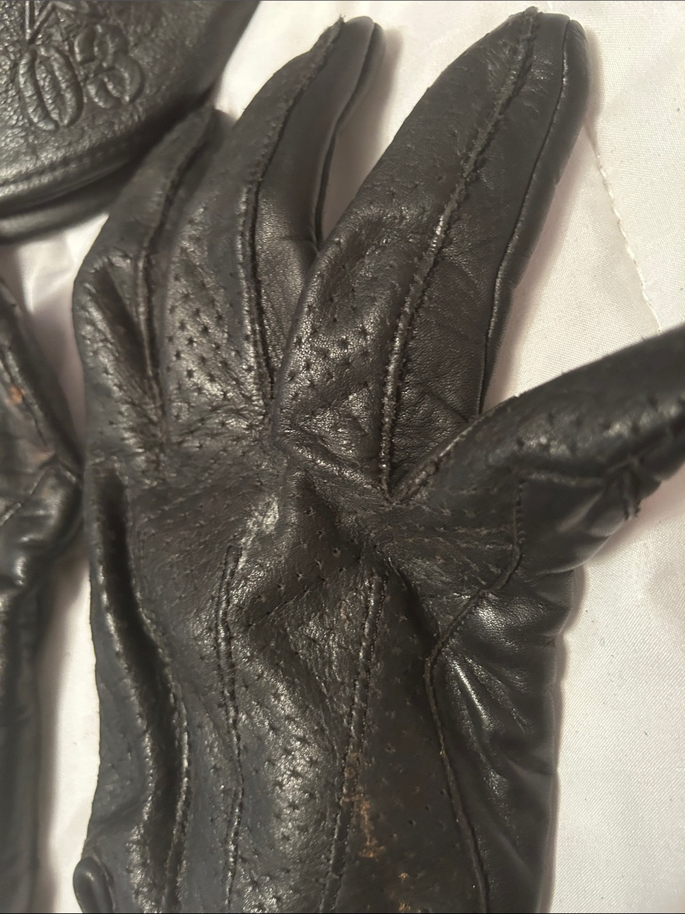 Harley-Davidson Black Leather Gloves and Hat - Picture 4 of 13